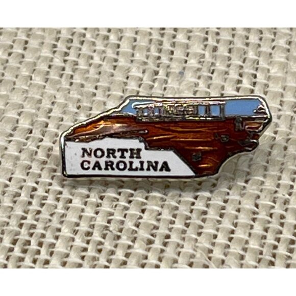 Vintage North Carolina Pin State Map Enamel Lapel Hat Souvenir - Picture 6 of 6